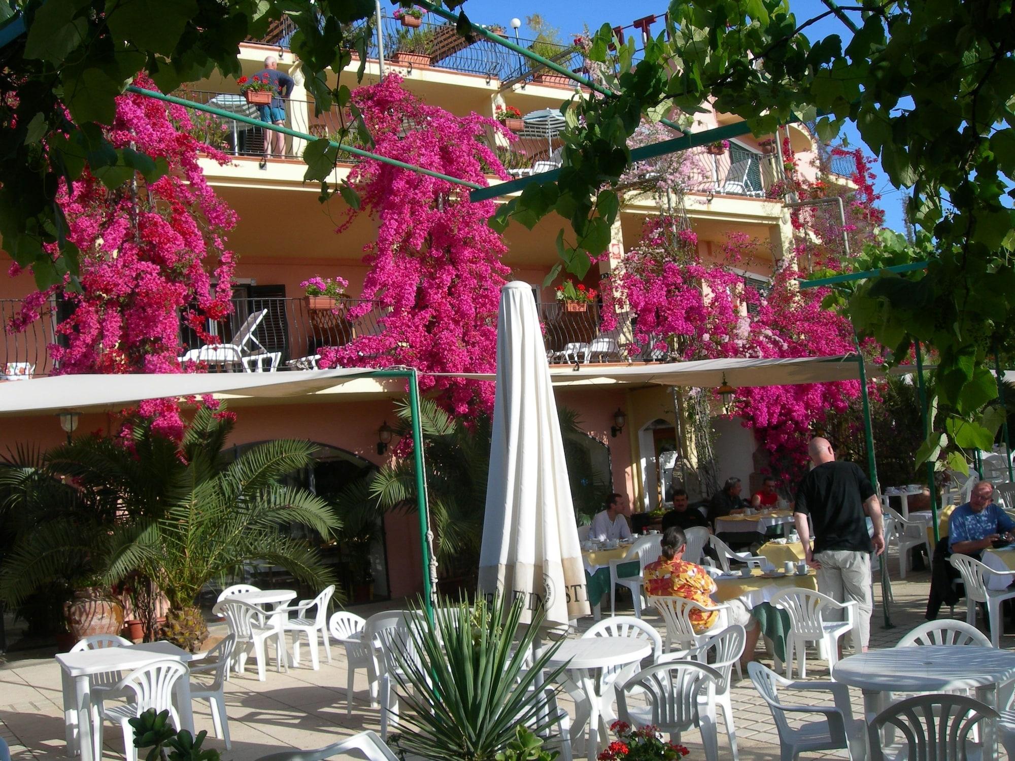 Domus De Janas Sul Mare Hotell Bari Sardo Exteriör bild