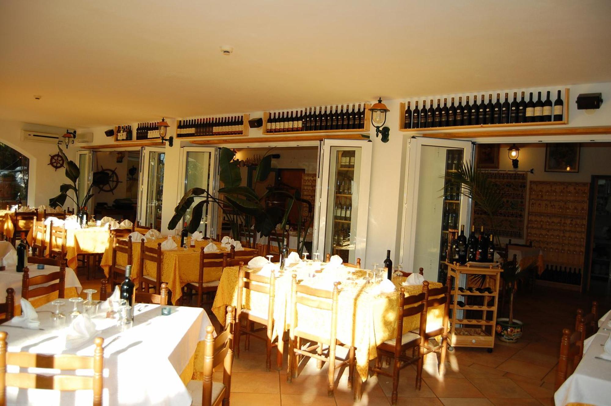 Domus De Janas Sul Mare Hotell Bari Sardo Exteriör bild