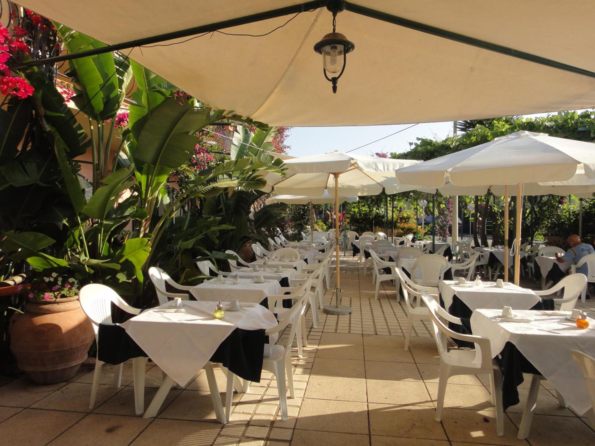 Domus De Janas Sul Mare Hotell Bari Sardo Exteriör bild