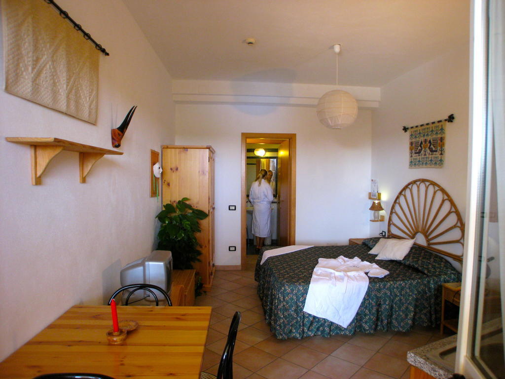 Domus De Janas Sul Mare Hotell Bari Sardo Exteriör bild