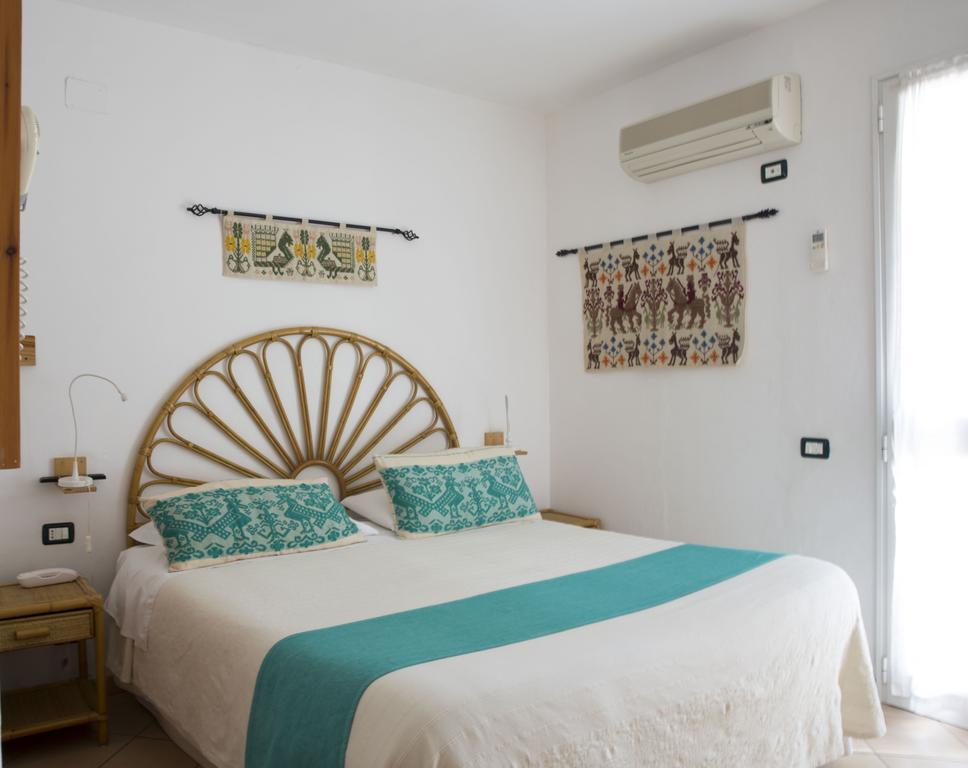 Domus De Janas Sul Mare Hotell Bari Sardo Exteriör bild