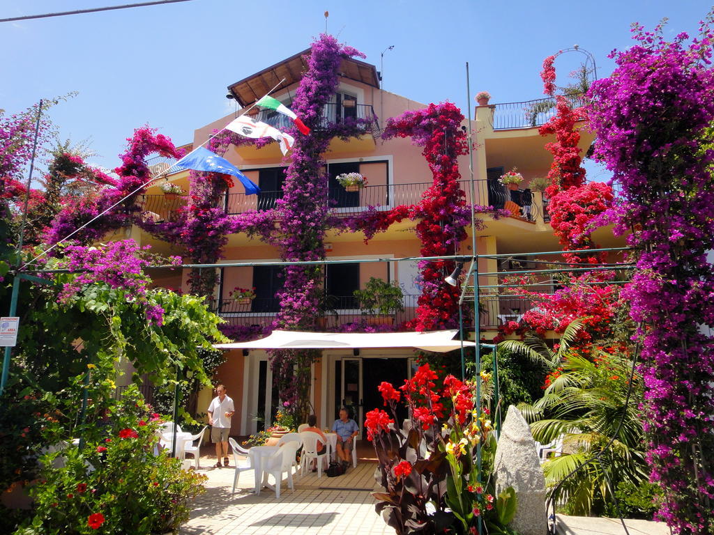 Domus De Janas Sul Mare Hotell Bari Sardo Exteriör bild