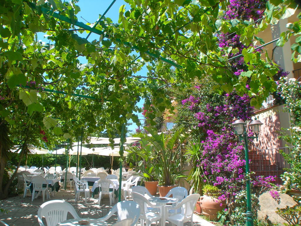 Domus De Janas Sul Mare Hotell Bari Sardo Exteriör bild